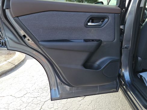Certified 2023 Nissan Rogue SV FWD image 10