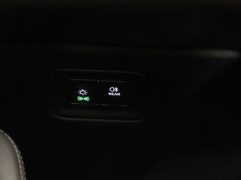 Certified 2025 Porsche Macan Electric RWD image 25