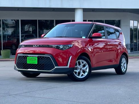 Used 2024 Kia Soul LX w/ Option Group 015 FWD image 1
