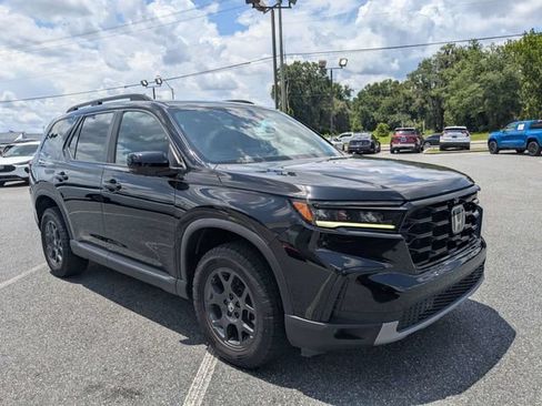 Used 2024 Honda Pilot TrailSport image 1