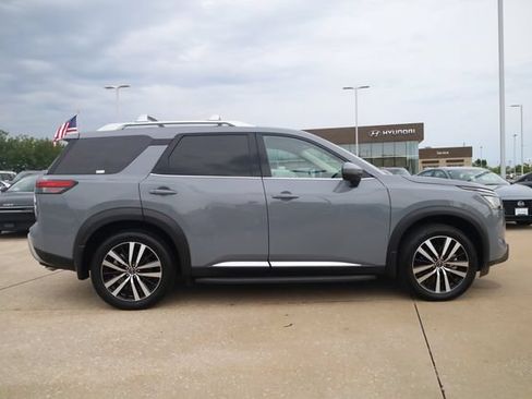 Used 2025 Nissan Pathfinder Platinum w/ Cargo Package FWD image 4