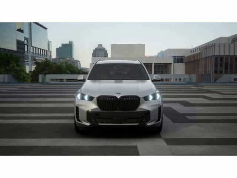 Used 2026 BMW X5 sDrive40i w/ Executive Package RWD image 3