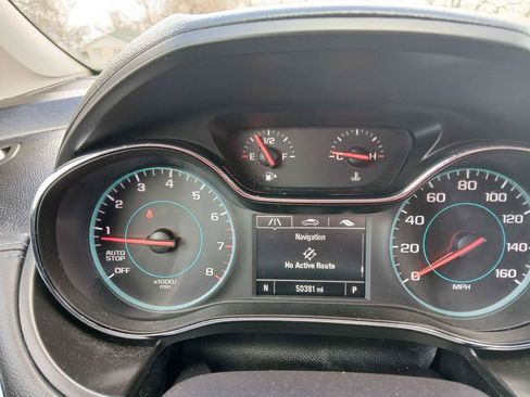 Used 2017 Chevrolet Cruze Premier FWD image 13