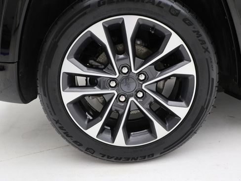 Used 2023 Jeep Grand Cherokee Overland w/ Luxury Tech Group IV AWD/4WD image 9
