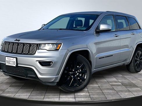 Used 2019 Jeep Grand Cherokee Altitude image 13