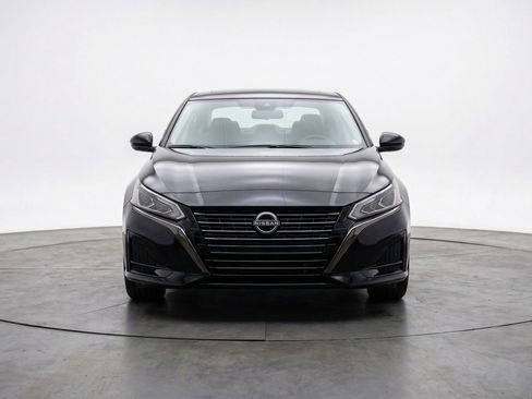 Used 2025 Nissan Altima 2.5 SV image 2