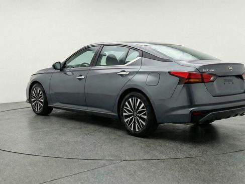 Used 2025 Nissan Altima 2.5 SV FWD image 6