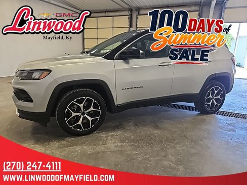 Used 2025 Jeep Compass Limited AWD/4WD image 5