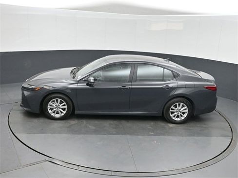 Used 2025 Toyota Camry LE image 34