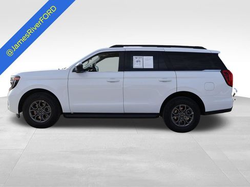 Certified 2025 Ford Expedition Active AWD/4WD image 2