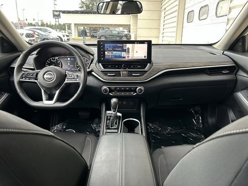 Used 2024 Nissan Altima 2.5 SV w/ SV Premium Package image 17