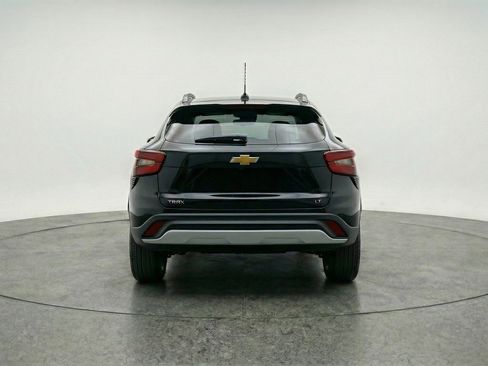Used 2025 Chevrolet Trax LT w/ LT Convenience Package image 7
