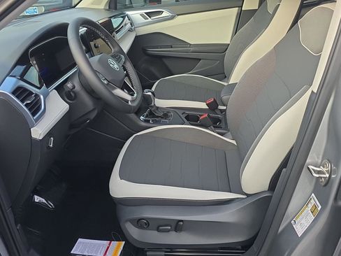 New 2026 Volkswagen Taos SE image 17