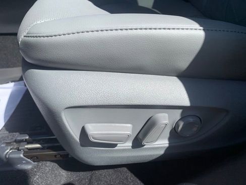 New 2026 Toyota Highlander Platinum AWD/4WD image 12