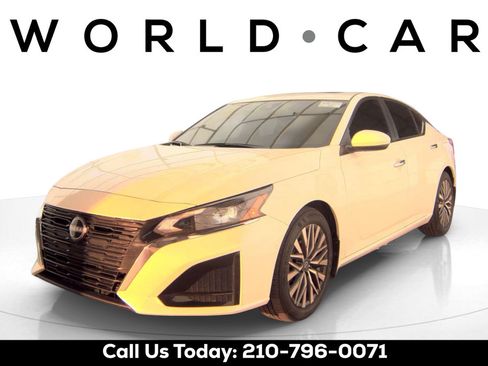 Used 2025 Nissan Altima 2.5 SV w/ SV Premium Package FWD image 4