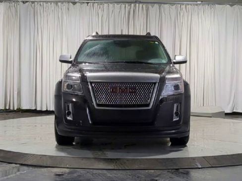 Used 2023 GMC Terrain SLE w/ Driver Convenience Package image 3
