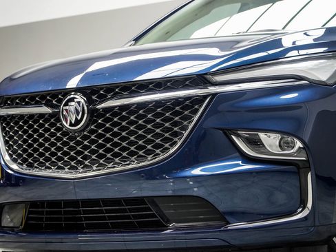 Used 2023 Buick Enclave Avenir image 2