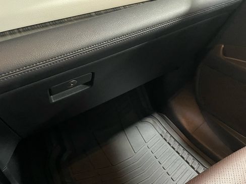 Used 2021 Toyota Sienna Platinum image 30