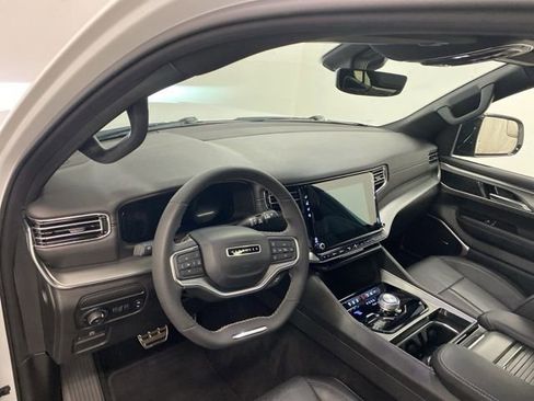 Used 2023 Jeep Wagoneer Series II AWD/4WD image 7