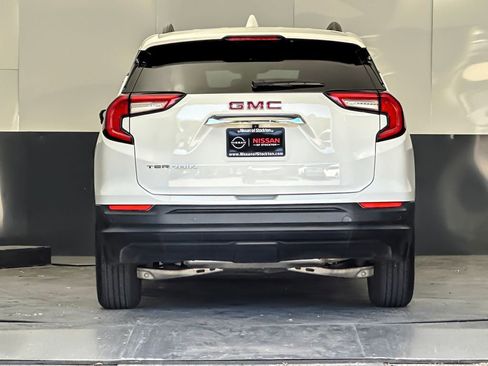 Used 2022 GMC Terrain SLE w/ Driver Convenience Package FWD image 4
