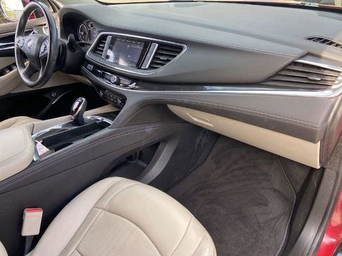 Used 2021 Buick Enclave Essence image 24