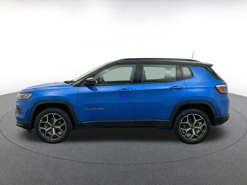 Used 2025 Jeep Compass Limited AWD/4WD image 4