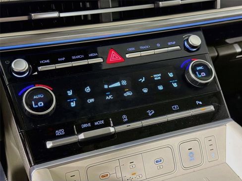 Certified 2024 Hyundai Santa Fe Calligraphy FWD image 18