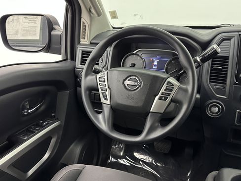 Used 2023 Nissan Titan SV image 21