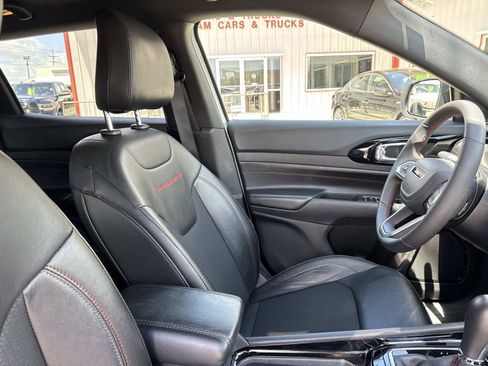 Used 2025 Jeep Compass Trailhawk AWD/4WD image 10