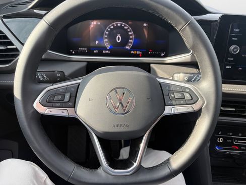 Certified 2026 Volkswagen Taos SE AWD/4WD image 13