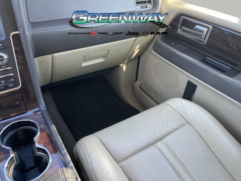 Used 2015 Lincoln Navigator 4WD w/ Equipment Group 101A Reserve image 13