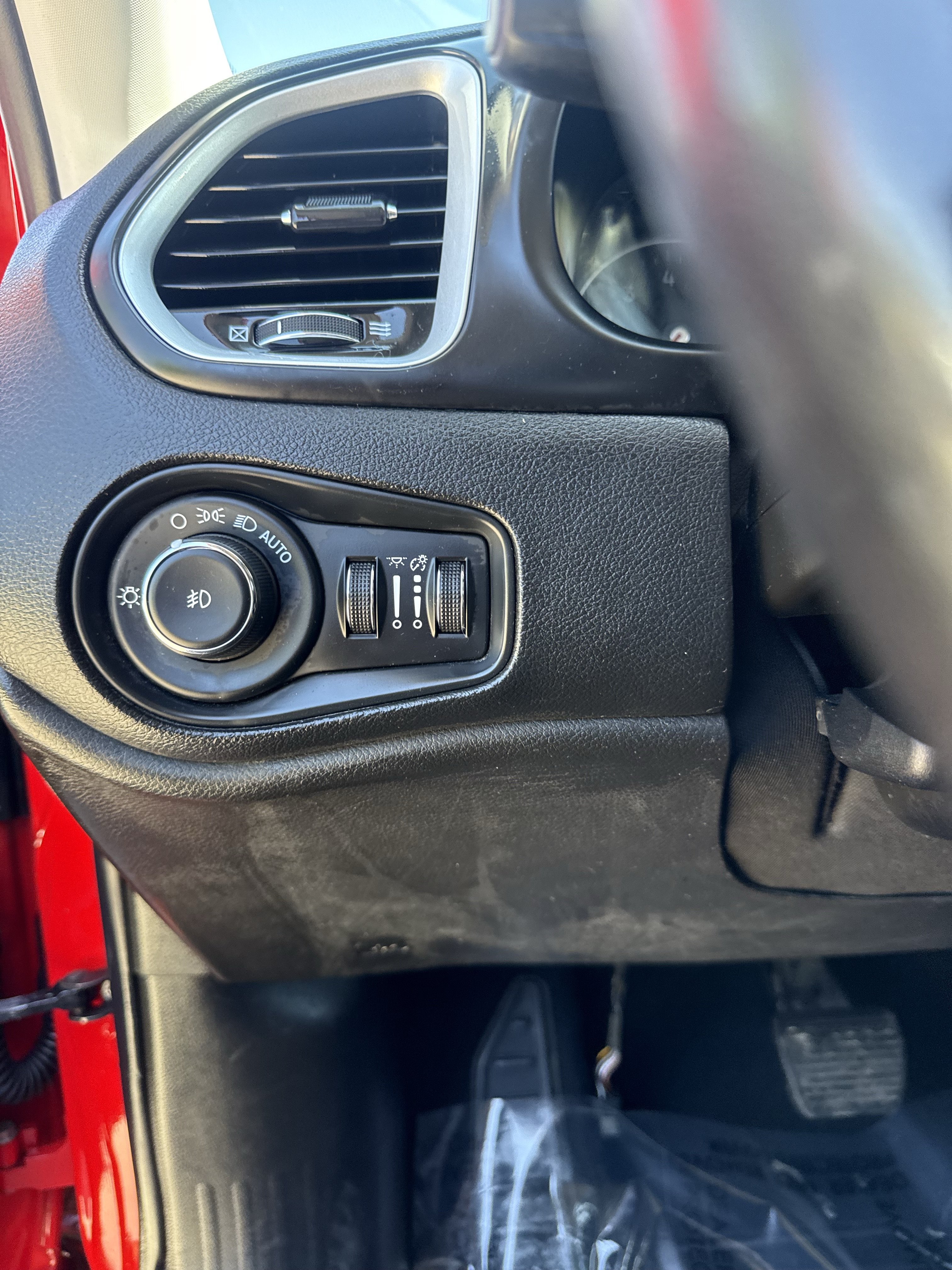 Used 2021 Jeep Renegade Latitude AWD/4WD image 15