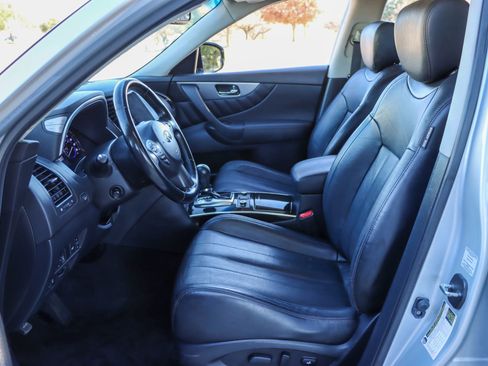 Used 2017 INFINITI QX70 3.7 w/ Premium Package image 9