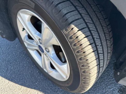 Used 2016 Ford Escape SE w/ Equipment Group 201A image 11