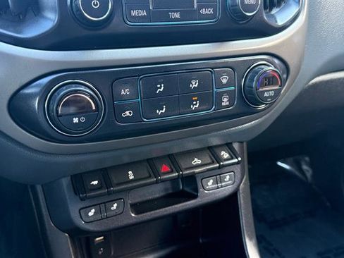 Used 2015 Chevrolet Colorado Z71 image 35