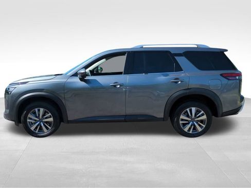 New 2025 Nissan Pathfinder SL image 2
