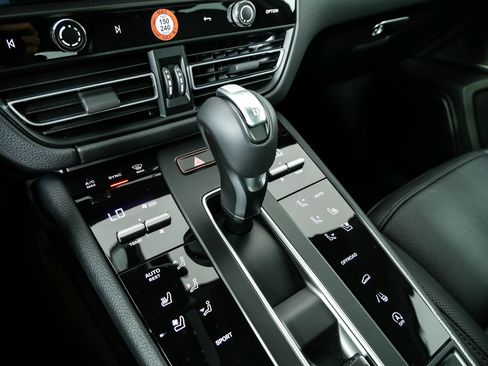 New 2026 Porsche Macan AWD/4WD image 19