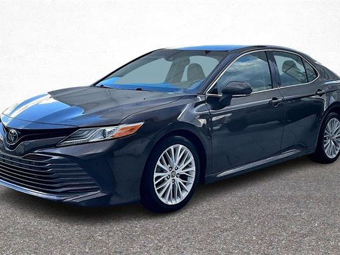 Certified 2018 Toyota Camry XLE image 4