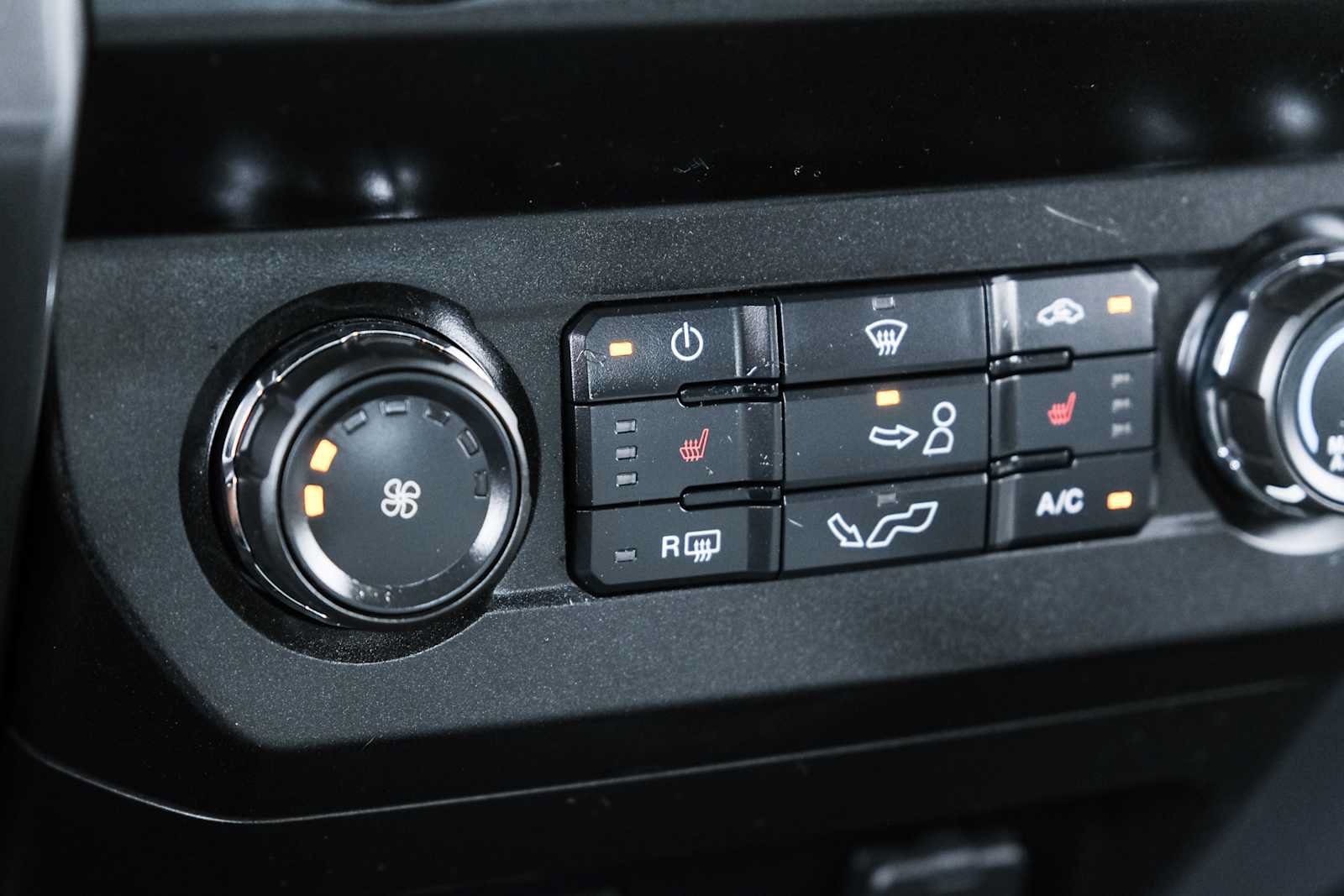 Used 2020 Ford F150 XLT w/ Equipment Group 302A Luxury AWD/4WD image 36