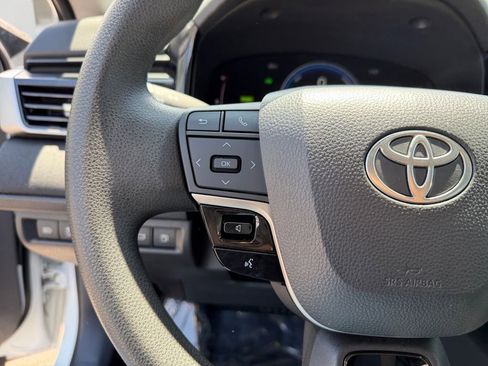 Used 2025 Toyota Camry LE FWD image 21