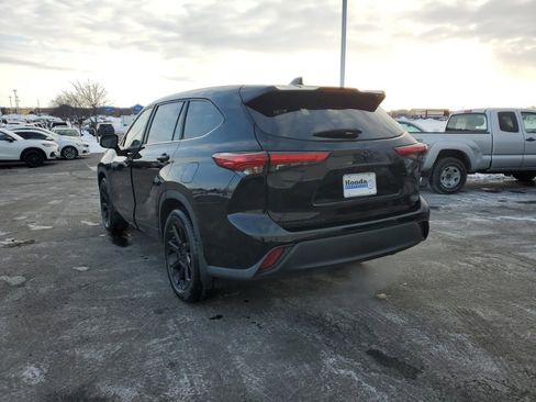 Used 2023 Toyota Highlander LE image 5