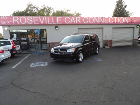 Used 2016 Dodge Grand Caravan SXT FWD image 1