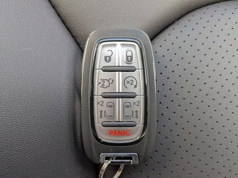 New 2026 Chrysler Pacifica Select FWD image 31