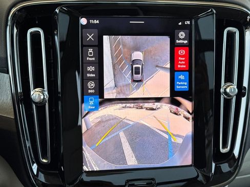 New 2026 Volvo XC40 B5 Ultra image 18