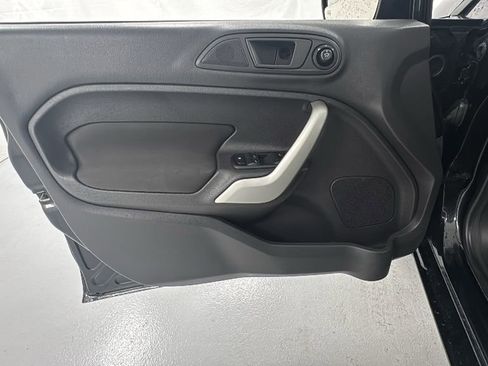 Used 2013 Ford Fiesta SE image 18