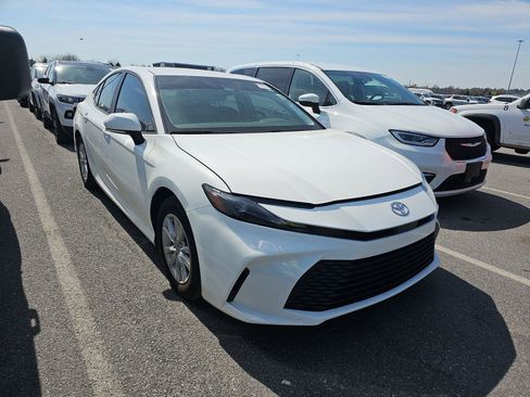 Used 2025 Toyota Camry LE image 4