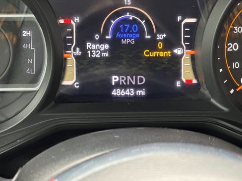 Used 2024 Jeep Wrangler Sahara image 28