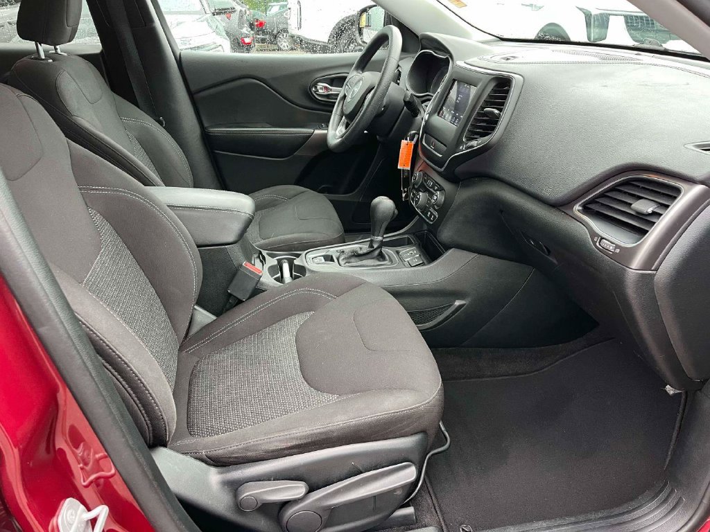 Used 2019 Jeep Cherokee Latitude w/ Popular Appearance Group FWD image 12