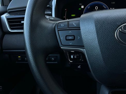 Used 2025 Toyota Camry LE image 32