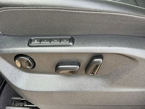 Used 2024 Volkswagen Atlas Cross Sport SEL R-Line image 10